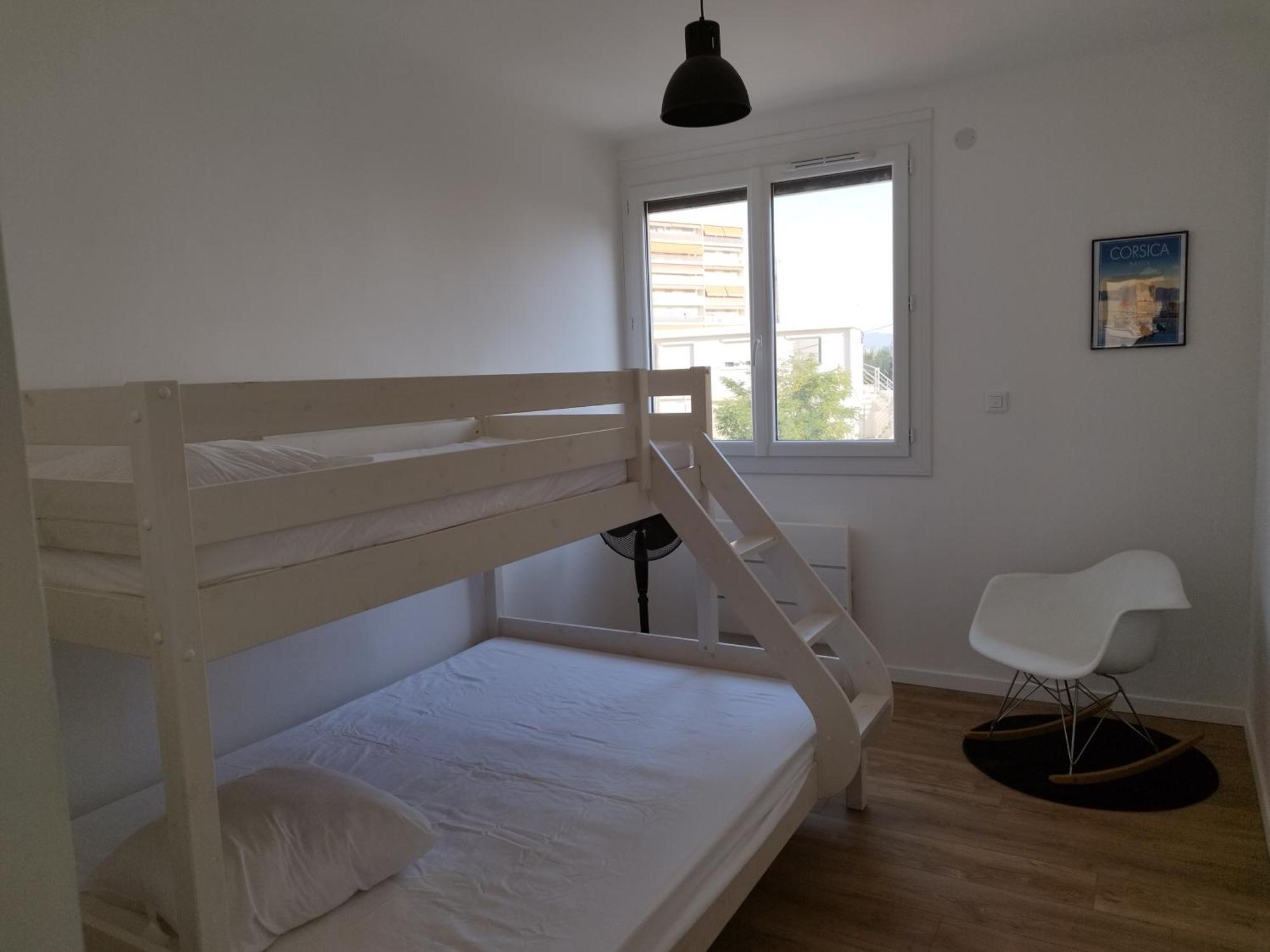 Appartement Traversant 2 Chambres Аячо Екстериор снимка